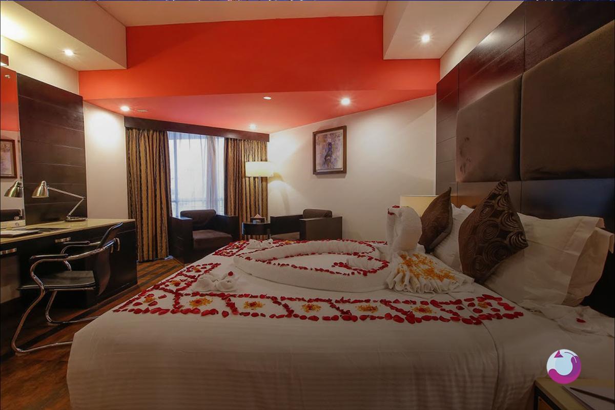 مجری با تجربه تور مشهد ویژه ماه عسل چه خدماتی ارائه می‌دهد