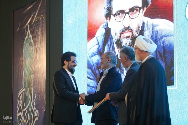 روایت مردی که دوربین را به سمت آیات الهی چرخاند روایت مردی که دوربین را به سمت آیات الهی چرخاند