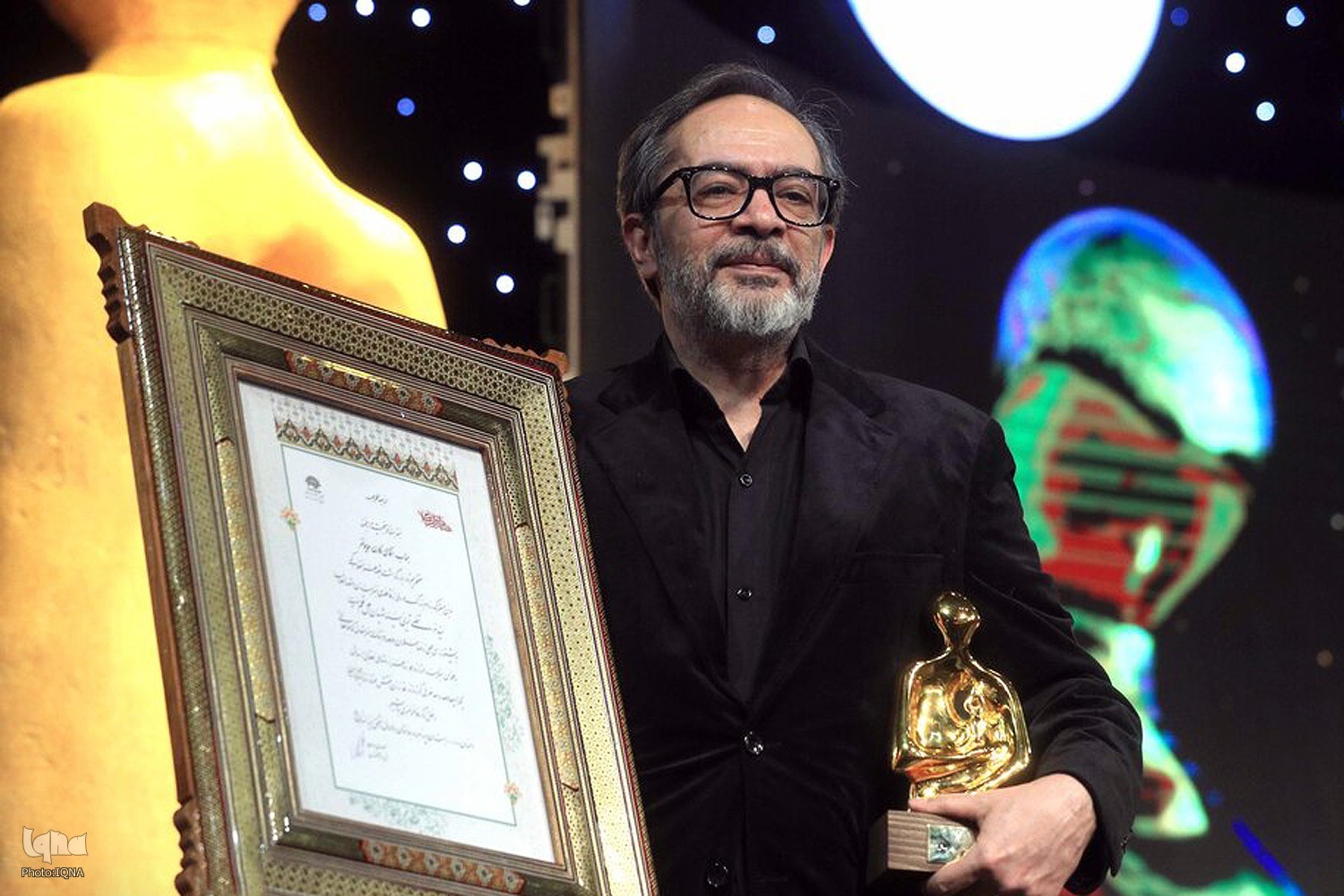 کارن همایونفر به عنوان چهره هنر انقلاب معرفی شد