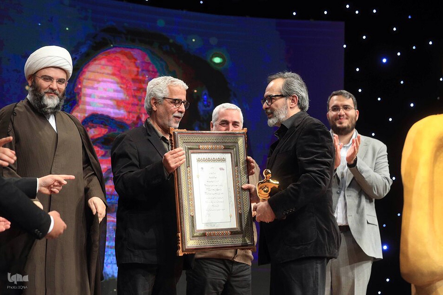 کارن همایونفر به عنوان چهره هنر انقلاب معرفی شد