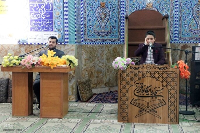 محفل ماهیانه انس با قرآن نوجوانان و جوانان در یزد برگزار شد