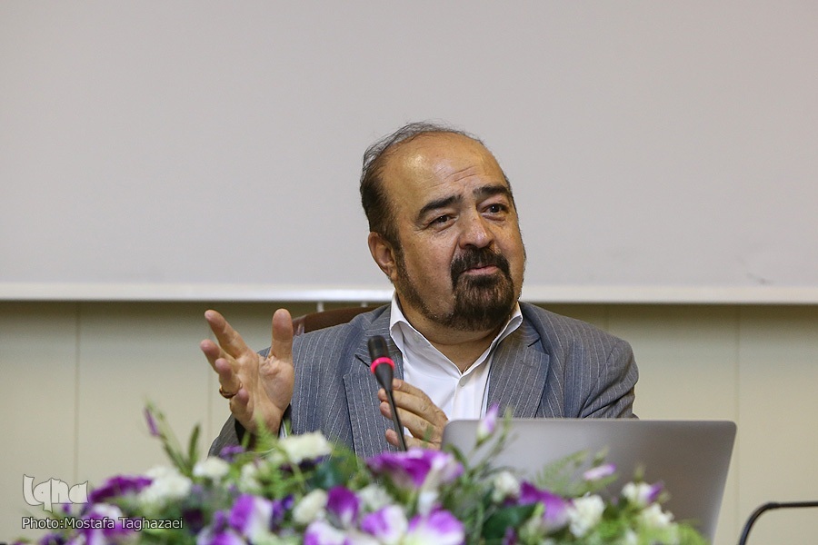 از توصیه قرآن‌ به عقل‌گرایی و خردورزی تا لزوم دوری از غلو در اشعار مداحی 