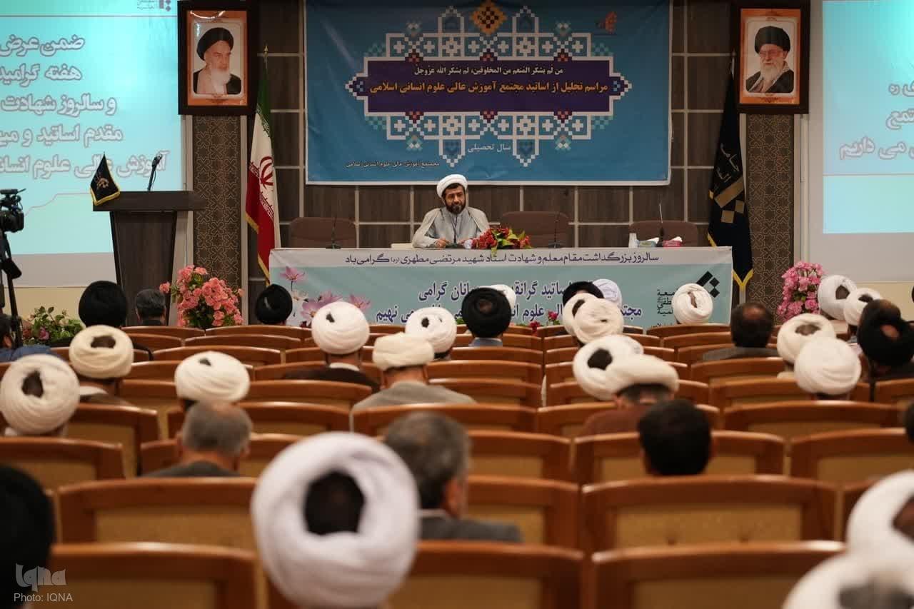 طلاب غیرایرانی، پرچمدار معارف اهل بیت (ع) در موطن خود هستند