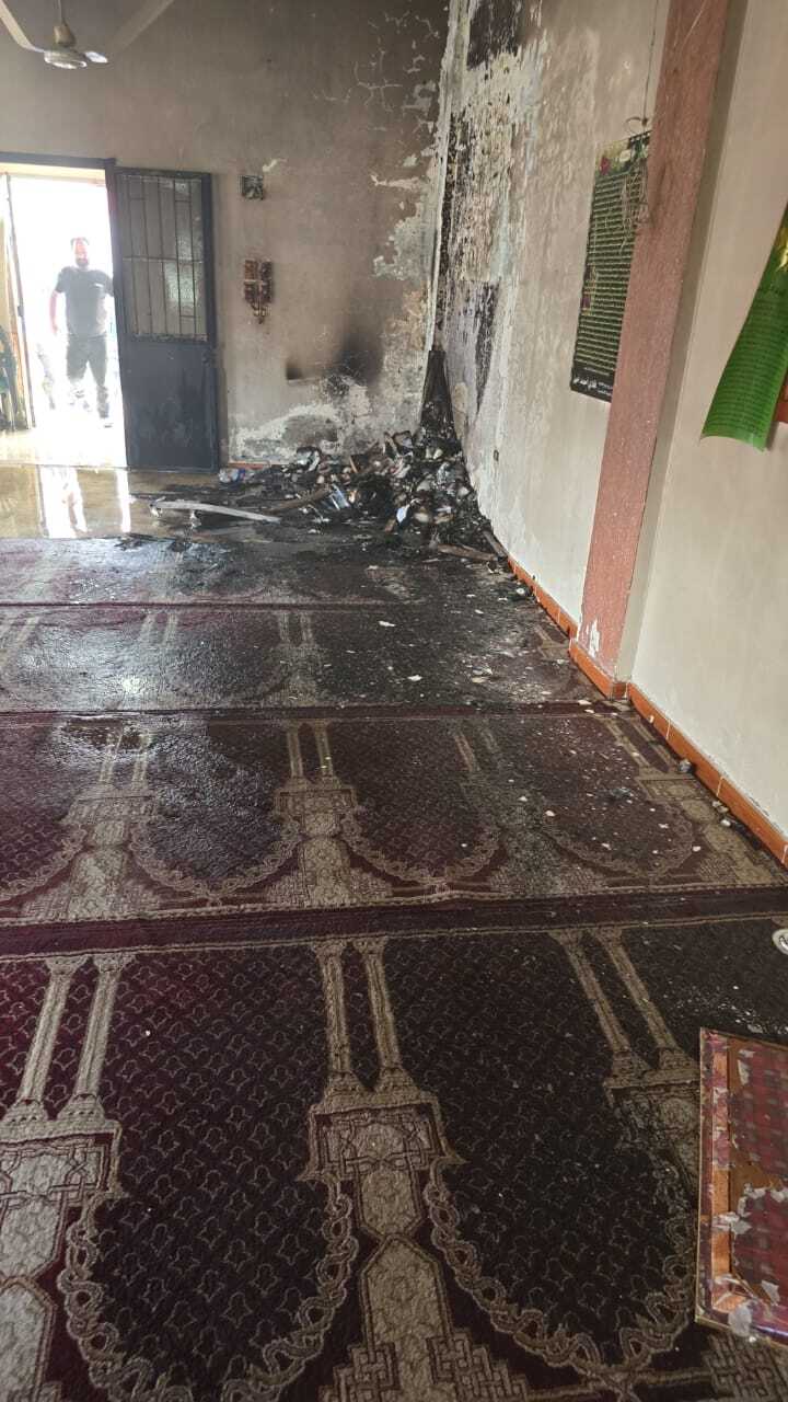 آتش زدن مسجدی در لبنان توسط عناصر وابسته به رژیم جولانی + عکس