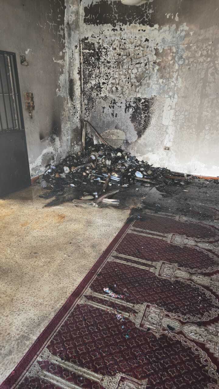 آتش زدن مسجدی در لبنان توسط عناصر وابسته به رژیم جولانی + عکس