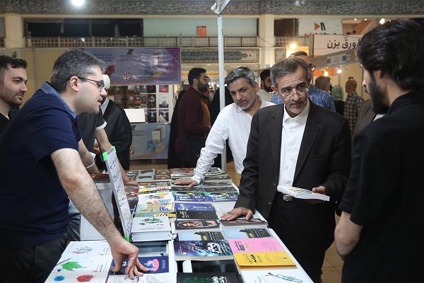 گزارش از غرفه جهاد دانشگاهی حسب فرمایش خانم صبور/////آماده انتشار//////هاد دانشگاهی را با انتشاراتش می‌شناسند/ تولید 12000 جلد کتاب طی چهار دهه و 1000 عنوان در نمایشگاه کتاب