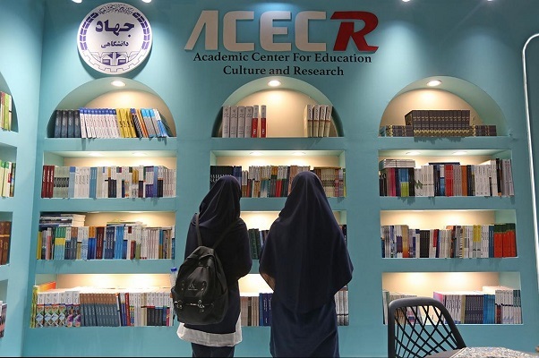 گزارش از غرفه جهاد دانشگاهی حسب فرمایش خانم صبور/////آماده انتشار//////هاد دانشگاهی را با انتشاراتش می‌شناسند/ تولید 12000 جلد کتاب طی چهار دهه و 1000 عنوان در نمایشگاه کتاب