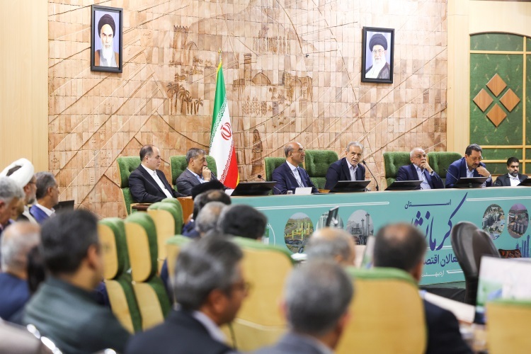 پزشکیان در دیدار فعالان اقتصادی و سرمایهگذاران کرمانشاهی پزشکیان در دیدار فعالان اقتصادی و سرمایهگذاران کرمانشاهی