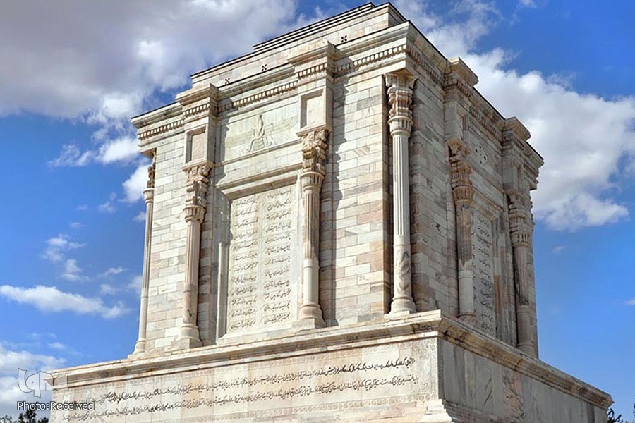 آیا فردوسی غریب افتاده است