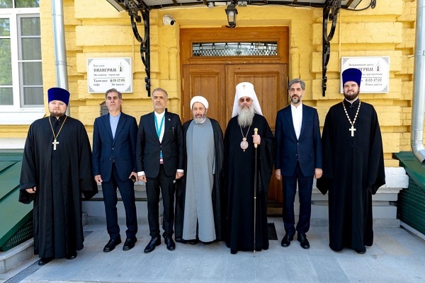 دیدار رئیس سازمان فرهنگ و ارتباطات اسلامی با اسقف تاتارستان دیدار رئیس سازمان فرهنگ و ارتباطات اسلامی با اسقف تاتارستان