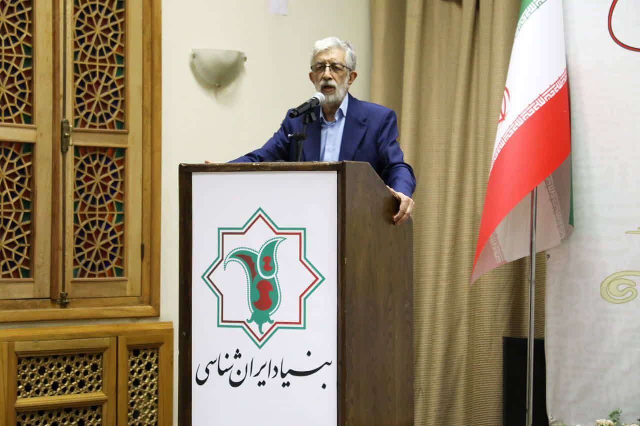 فردوسی؛ معمار هویت ایرانی و پاسدار زبان فارسی