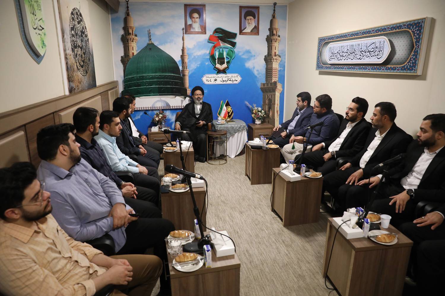 جدایی شیعه از قرآن و اهل بیت(ع)، توهمی بیش نیست