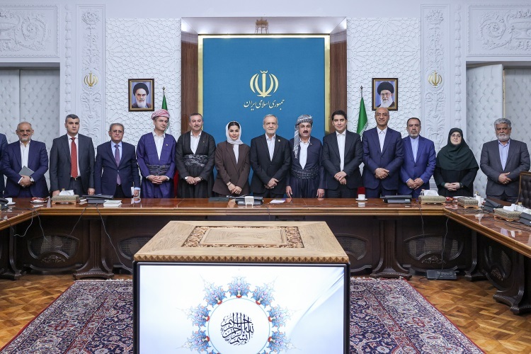 پزشکیان در دیدار استانداران منطقه اقلیم کردستان عراق پزشکیان در دیدار استانداران منطقه اقلیم کردستان عراق