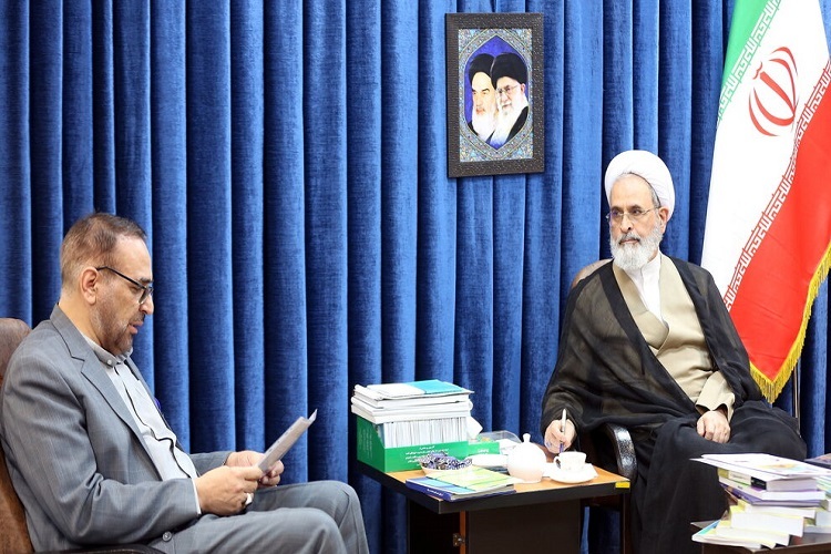 تاریخ منسجم و جامع حوزه‌های علمیه تدوین شود