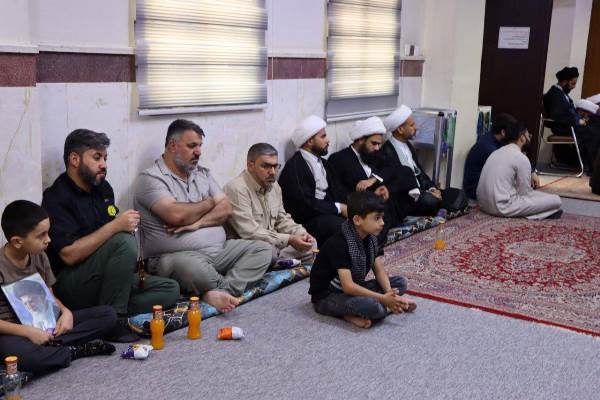 امام خمینی(ره) شجره طیبه‌ای بود که با نور ایمان جهان را بیدار کرد