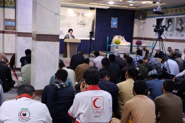 امام خمینی(ره) شجره طیبه‌ای بود که با نور ایمان جهان را بیدار کرد