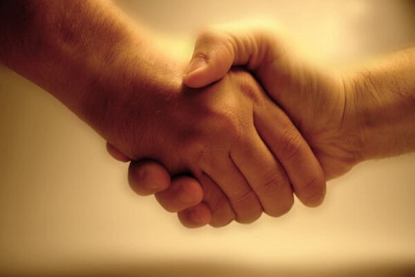 چگونه در عید غدیرخم صاحب خواهر یا برادر دینی شویم