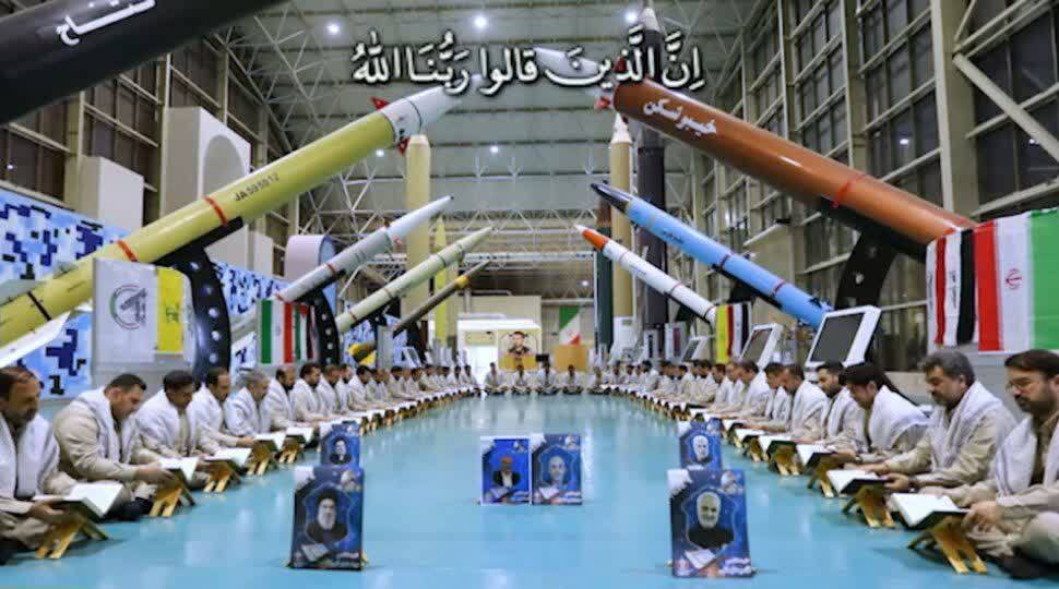 جمع‌خوانی آیه 30 سوره فصلت از سوی گروه «محمدرسول‌الله(ص)» + فیلم