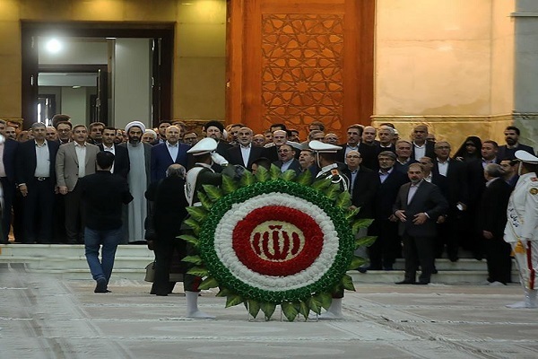 تجدید میثاق نمایندگان مجلس با آرمانهای امام (ره) تجدید میثاق نمایندگان مجلس با آرمانهای امام (ره)