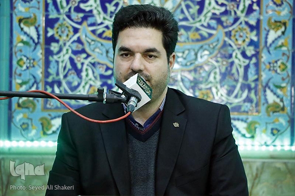 تلاوت آیات 41 تا 48 سوره احزاب از سوی احمدی‌وفا در مدینه منوره + فیلم