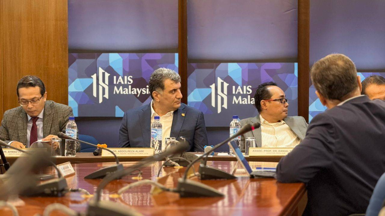 میزگرد «آینده نظم جهانی پس از حمله رژیم صهیونیستی به ایران» در مالزی میزگرد «آینده نظم جهانی پس از حمله رژیم صهیونیستی به ایران» در مالزی