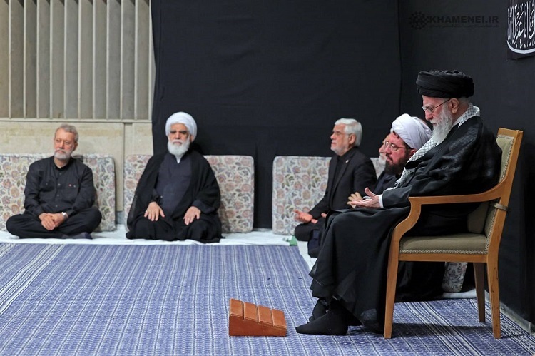 عزاداری شب عاشورای حسینی با حضور رهبر معظم انقلاب