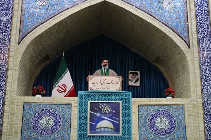 حضور رهبری در حسینیه امام(ره) امید دشمن را ناامید کرد