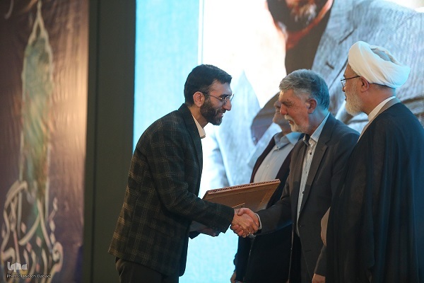 خدمت خالصانه به قرآن و اهل بیت در قاب رسانه ملی خدمت خالصانه به قرآن و اهل بیت در قاب رسانه ملی