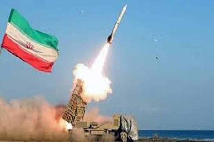 ایران اسلامی در دفاع از عزت و استقلال خود قاطعانه ایستاده است