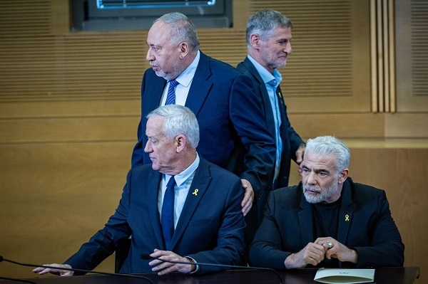 از نشست محرمانه نتانیاهو درباره غزه تا عبور آمار شهدای غزه از 61 هزار نفر از نشست محرمانه نتانیاهو درباره غزه تا عبور آمار شهدای غزه از 61 هزار نفر