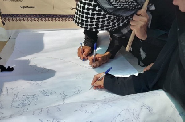 امضای طومار محکومیت رژیم صهیونیستی در خیمه بزرگ قرآنی