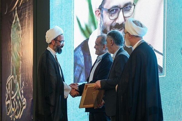 تلاش برای گسترش فرهنگ تدبر و تعمیق مفاهیم قرآن در جامعه تلاش برای گسترش فرهنگ تدبر و تعمیق مفاهیم قرآن در جامعه