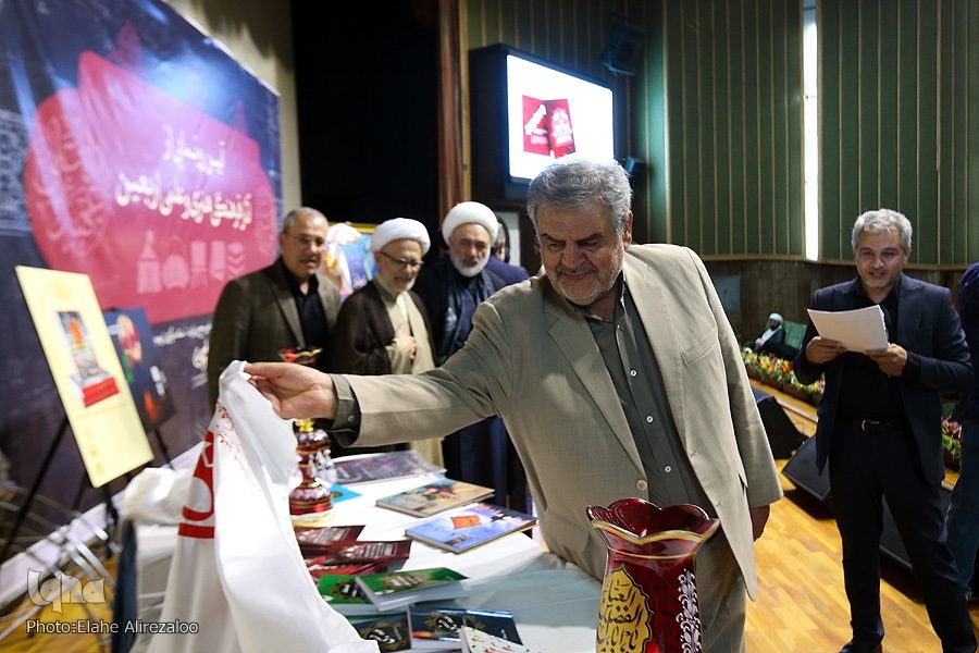 رونمایی از 2 اثر فاخر نقاشی و بهترین کتاب‌ها و آثار اربعینی