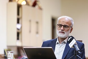 جامعه با انس با قرآن انسانی و توحیدی می‌شود + فیلم