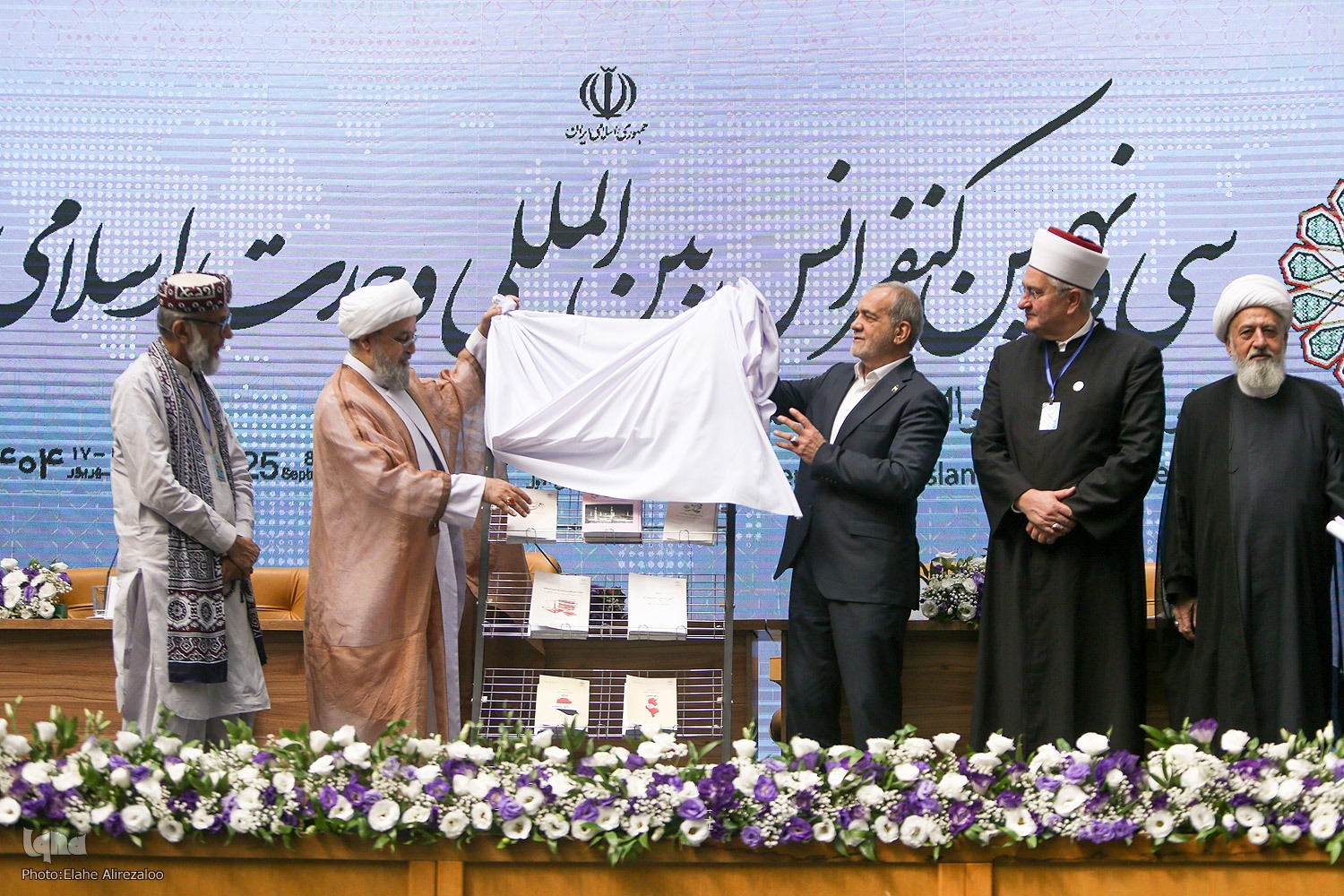 رونمایی از آثار جدید در حوزه تقریب رونمایی از آثار جدید در حوزه تقریب