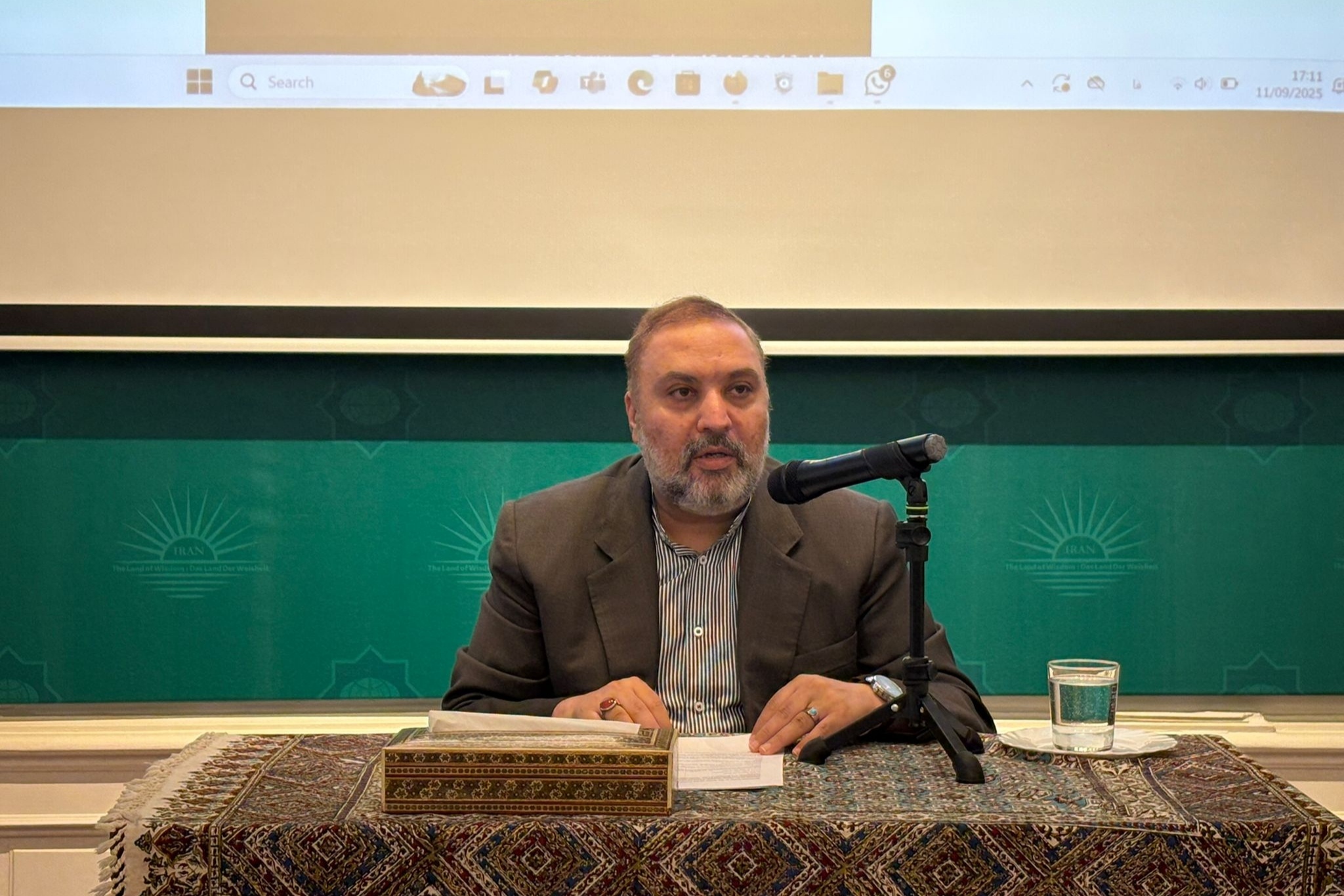 تشریح 10 ویژگی کلیدی اسلام میانهرو در نشست سینمایی اتریش تشریح 10 ویژگی کلیدی اسلام میانهرو در نشست سینمایی اتریش