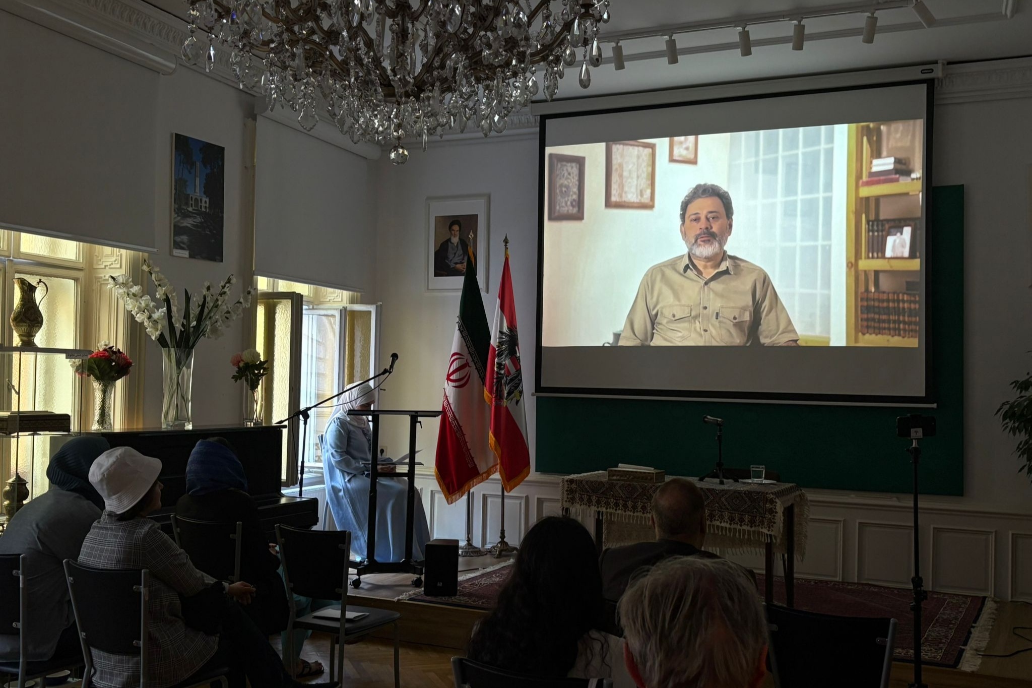 تشریح 10 ویژگی کلیدی اسلام میانهرو در نشست سینمایی اتریش تشریح 10 ویژگی کلیدی اسلام میانهرو در نشست سینمایی اتریش