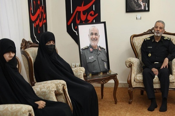 دیدار سرلشکر موسوی با خانواده فرماندهان شهید جنگ تحمیلی ۱۲ روزه