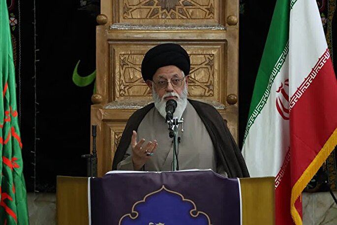 مردم ایران با صبوری در مقابل دشمنان ایستادگی می‌کنند