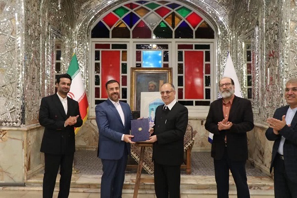 شالویی در مراسم رونمایی از پوستر هفته بزرگداشت حافظ شالویی در مراسم رونمایی از پوستر هفته بزرگداشت حافظ