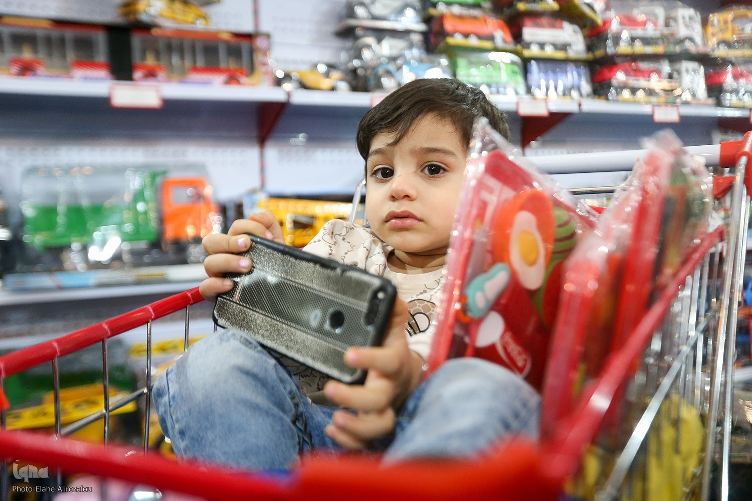 کودکی در گذر زمان؛ از کوچه‌های خاکی تا دنیای دیجیتال