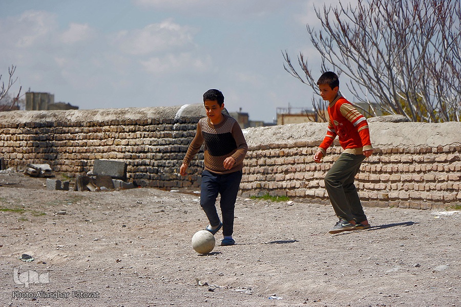 کودکی در گذر زمان؛ از کوچه‌های خاکی تا دنیای دیجیتال