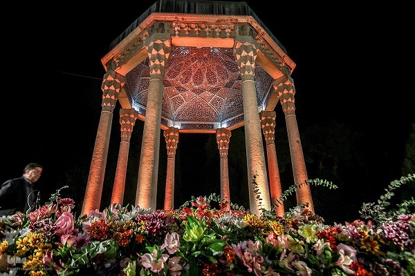 درست زیستن امروزه بیشتر از زبان نیاز به درک اندیشه حافظ دارد+صوت