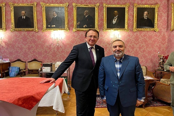 ساخت تندیس ایران‌شناس برجسته و مترجم دیوان حافظ در اتریش