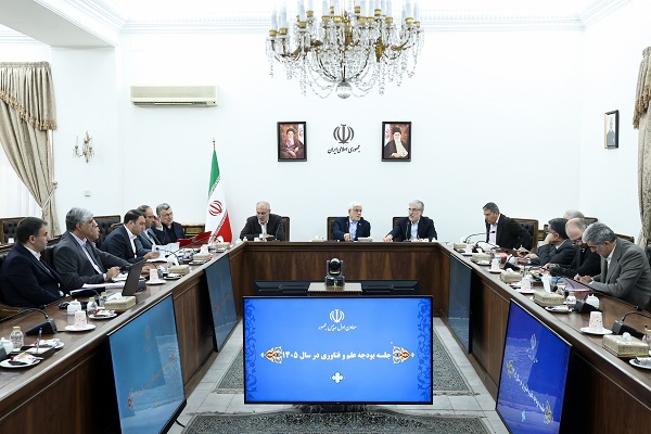 عارف در جلسه‌ای در خصوص نیازمندی‌های علم و فناوری