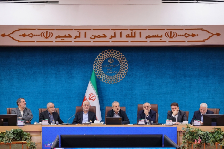 پزشکیان در نشست با استانداران برای بررسی اجرای طرح مدیریت محله‌محور