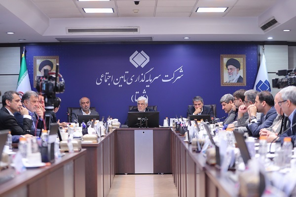 عارف در نشستی با مدیرعامل و معاونین شرکت سرمایه‌گذاری تأمین اجتماعی