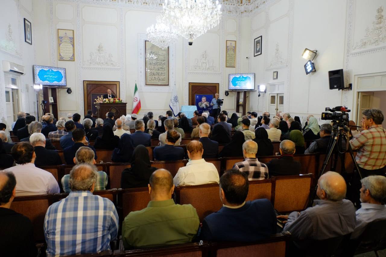 از پژوهش در سایه فردوسی تا ترجمه تفسیرگونه قرآن در آثار محمدجعفر یاحقی