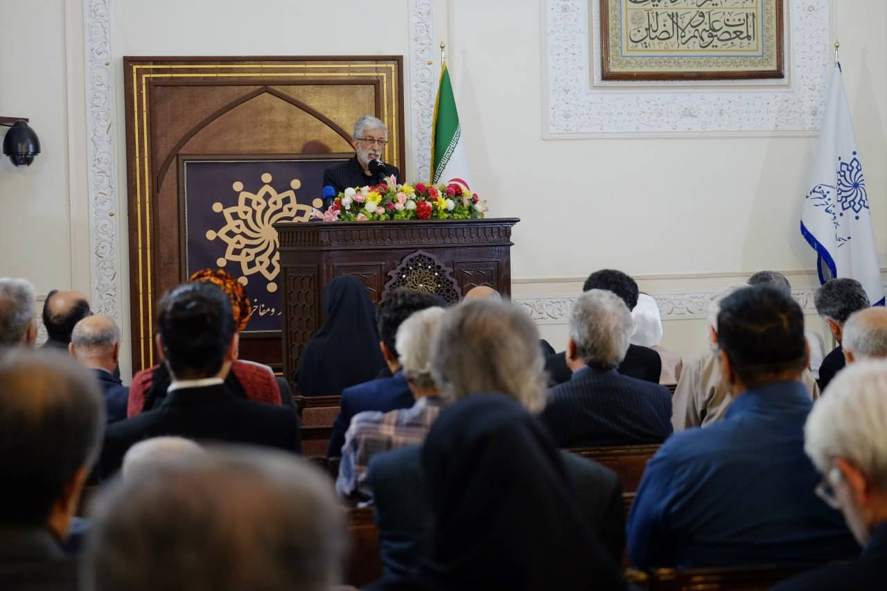 از پژوهش در سایه فردوسی تا ترجمه تفسیرگونه قرآن در آثار محمدجعفر یاحقی