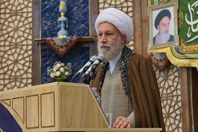 ملت ایران دست از عزت و اسلامیت برنمی‌دارند